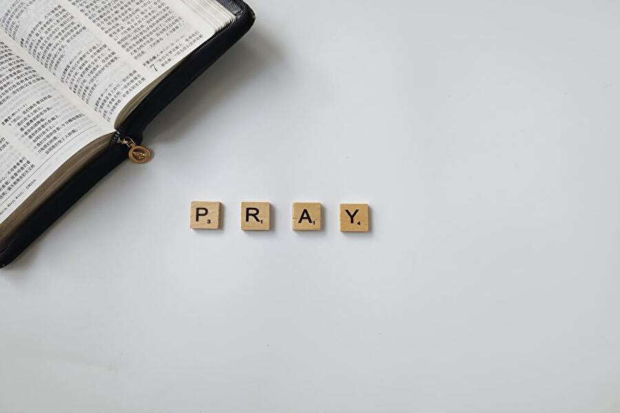 pray